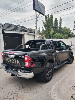 Toyota Hilux 2021 Black