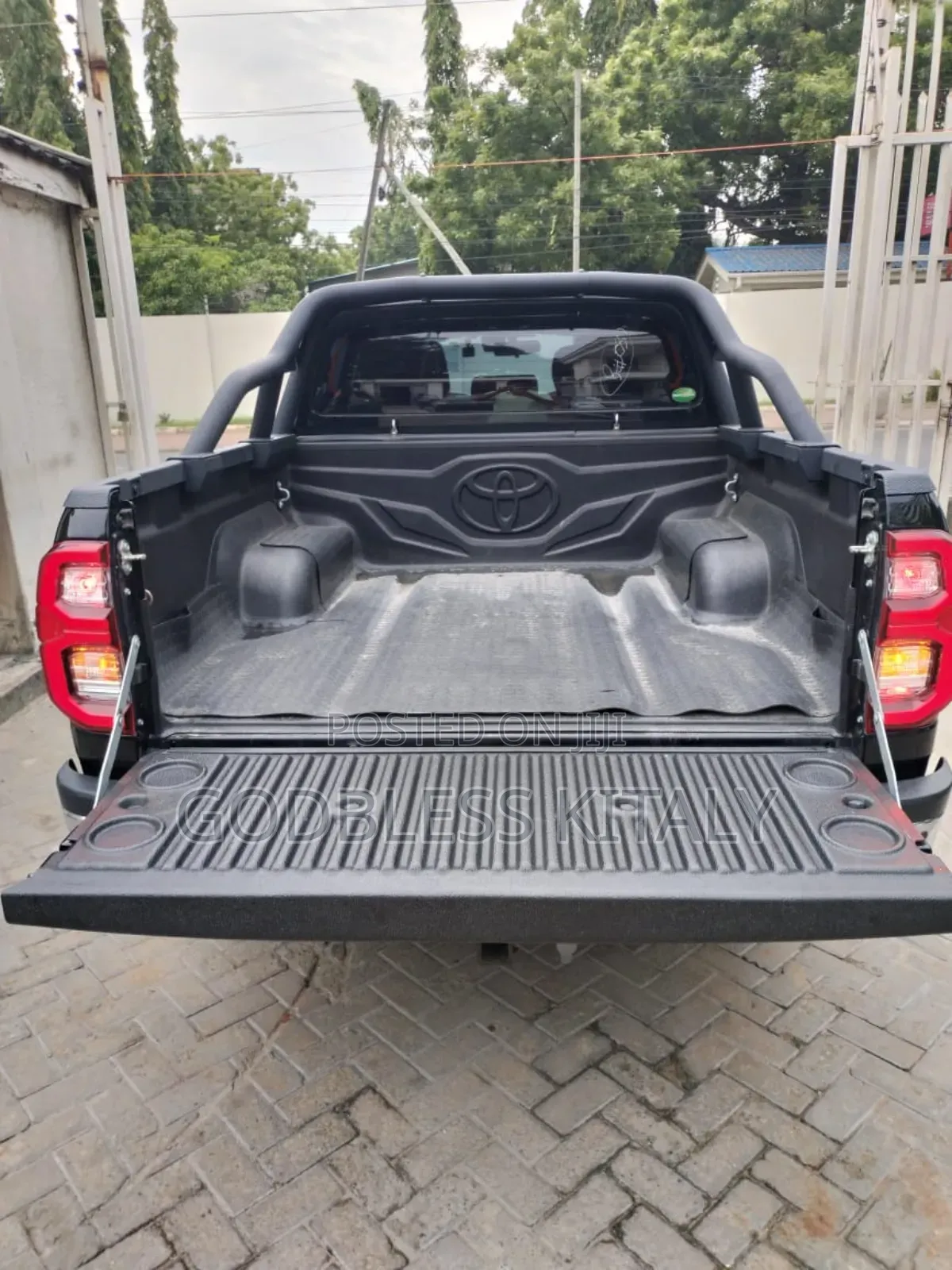Toyota Hilux 2021 Black