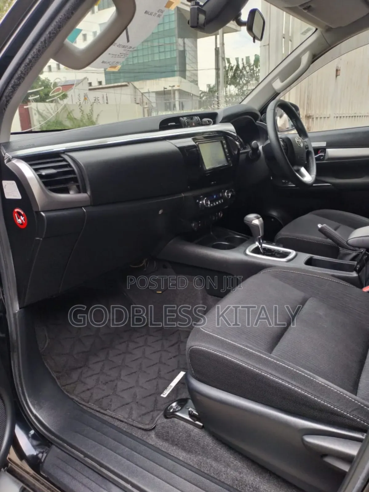 Toyota Hilux 2021 Black