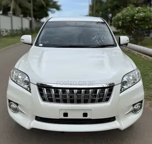 Toyota Vanguard 2012 White