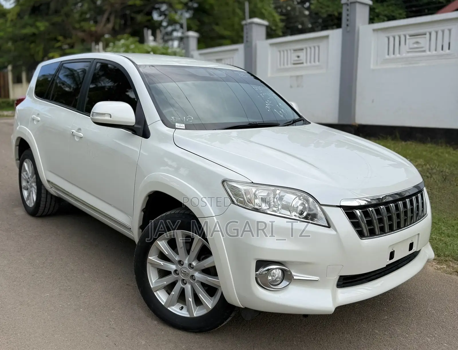Toyota Vanguard 2012 White