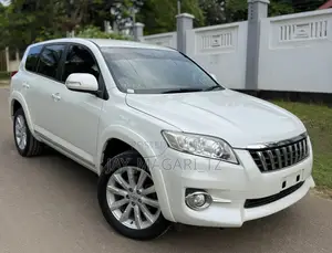 Toyota Vanguard 2012 White