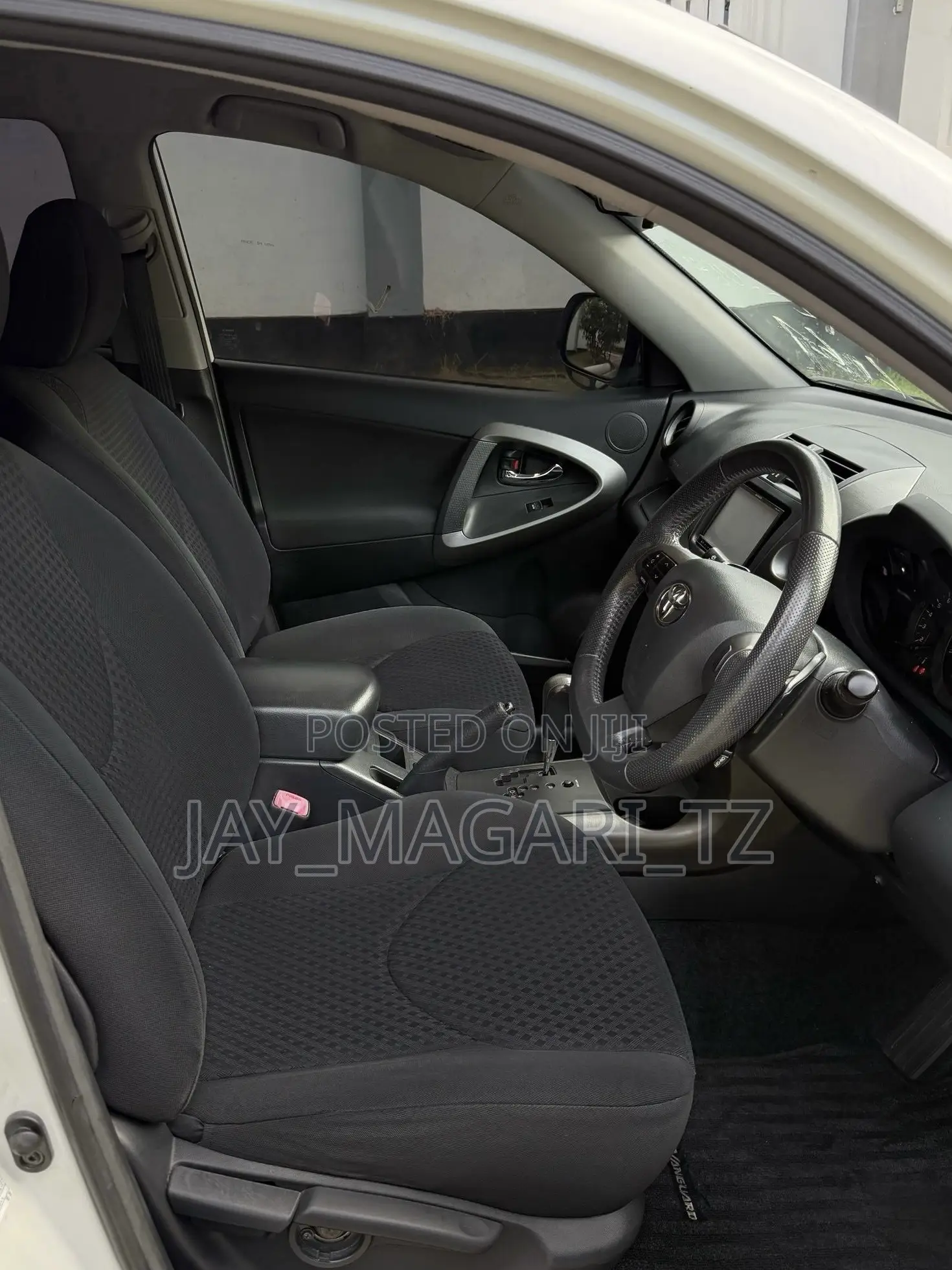 Toyota Vanguard 2012 White
