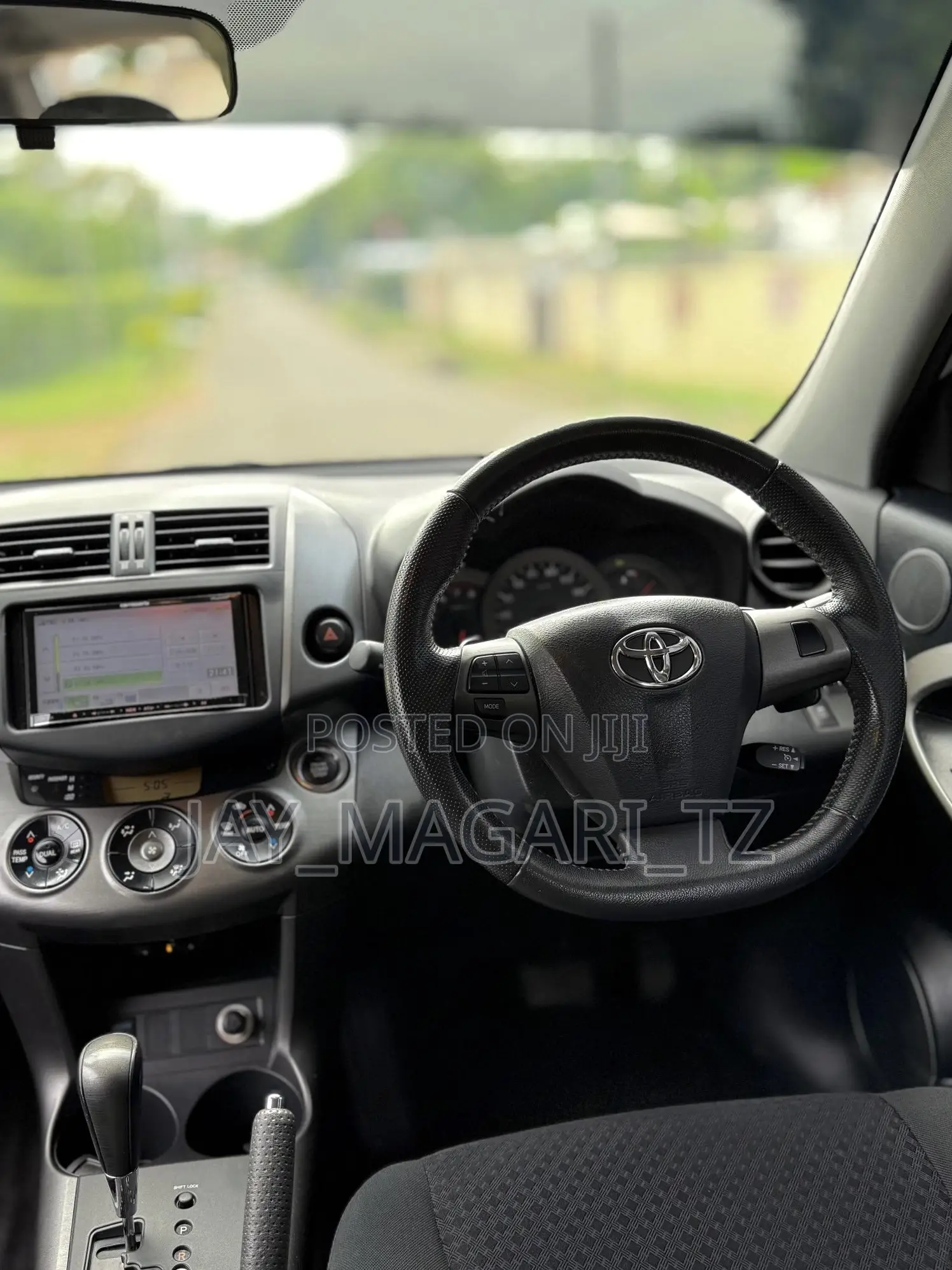 Toyota Vanguard 2012 White