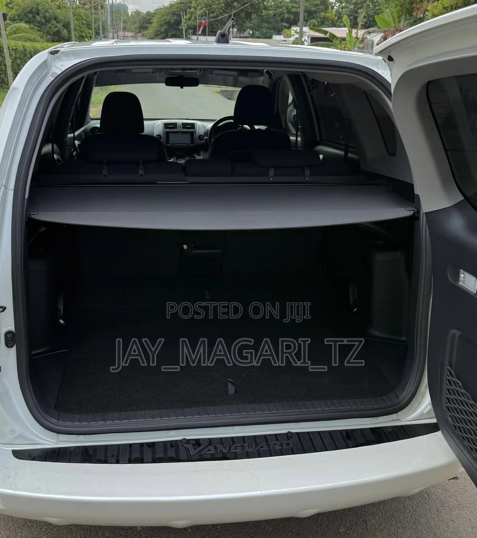 Toyota Vanguard 2012 White