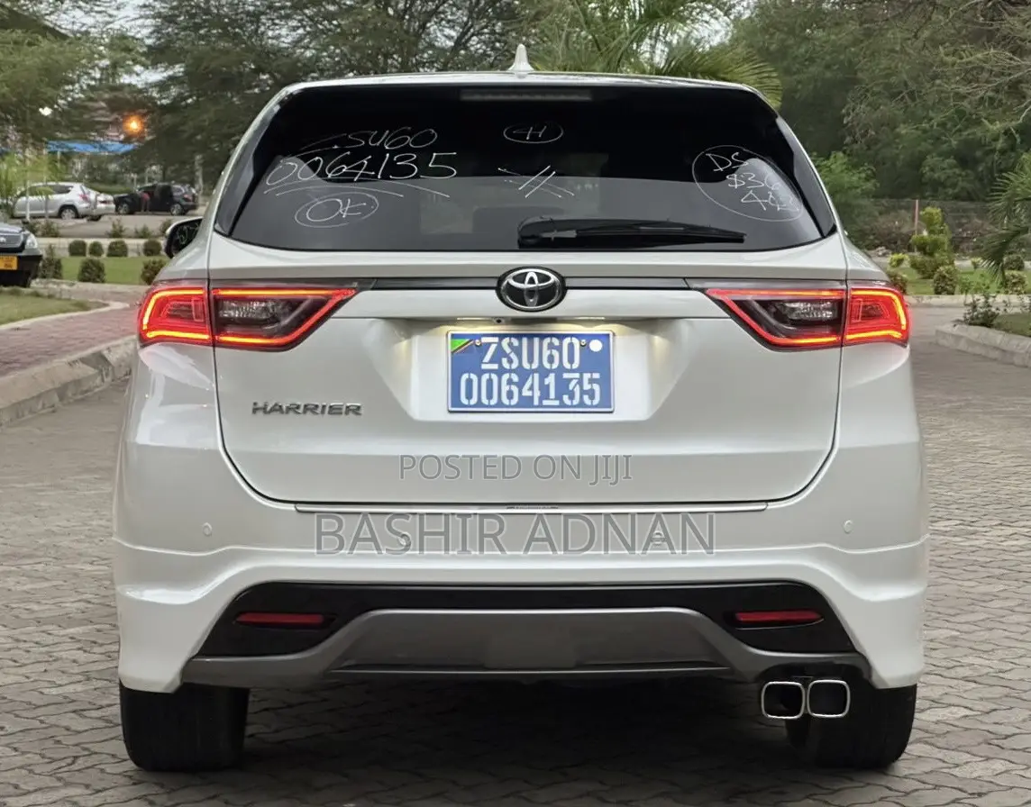Toyota Harrier 2.0 2016 Silver