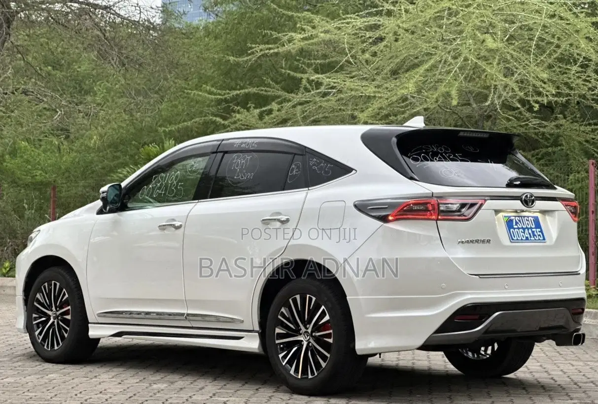 Toyota Harrier 2.0 2016 Silver