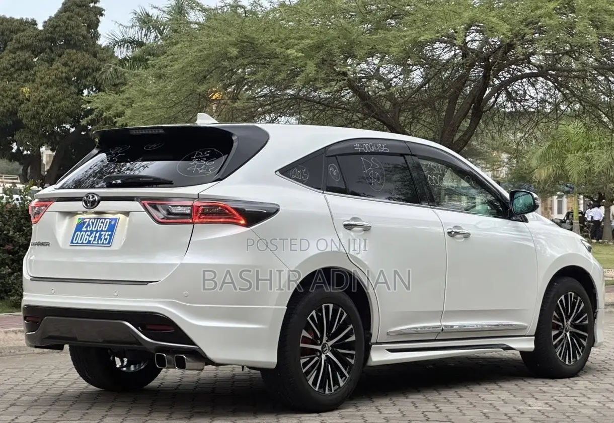 Toyota Harrier 2.0 2016 Silver