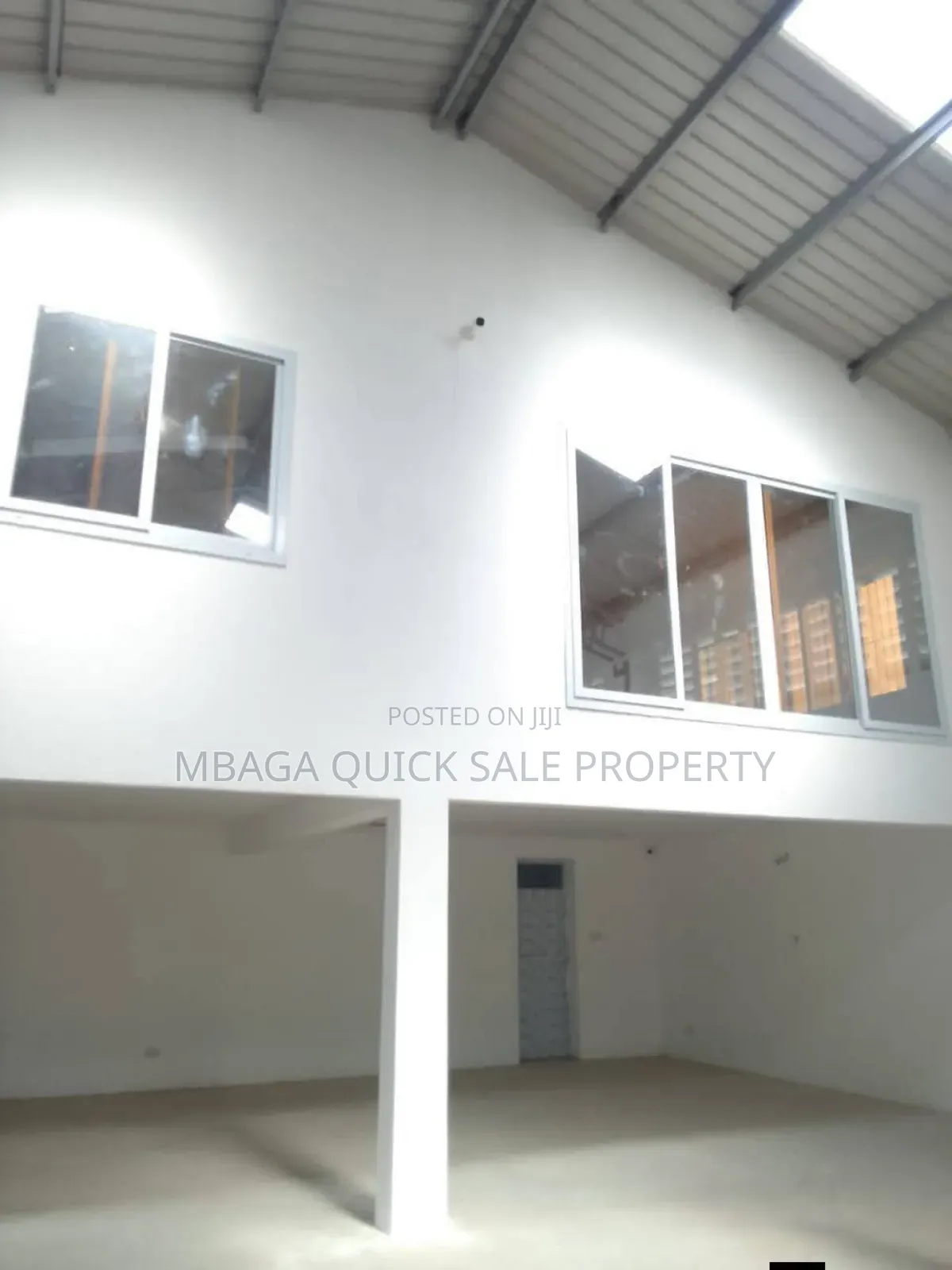 Godown With Office Space Area SQM 1000 for Rent at Jet Airport