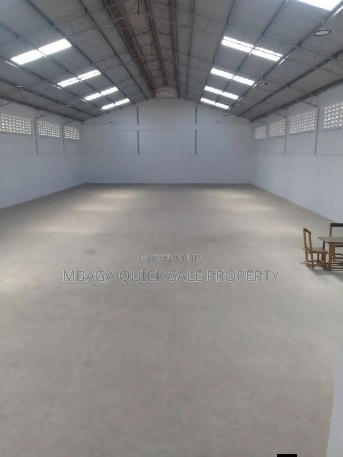 Godown With Office Space Area SQM 1000 for Rent at Jet Airport