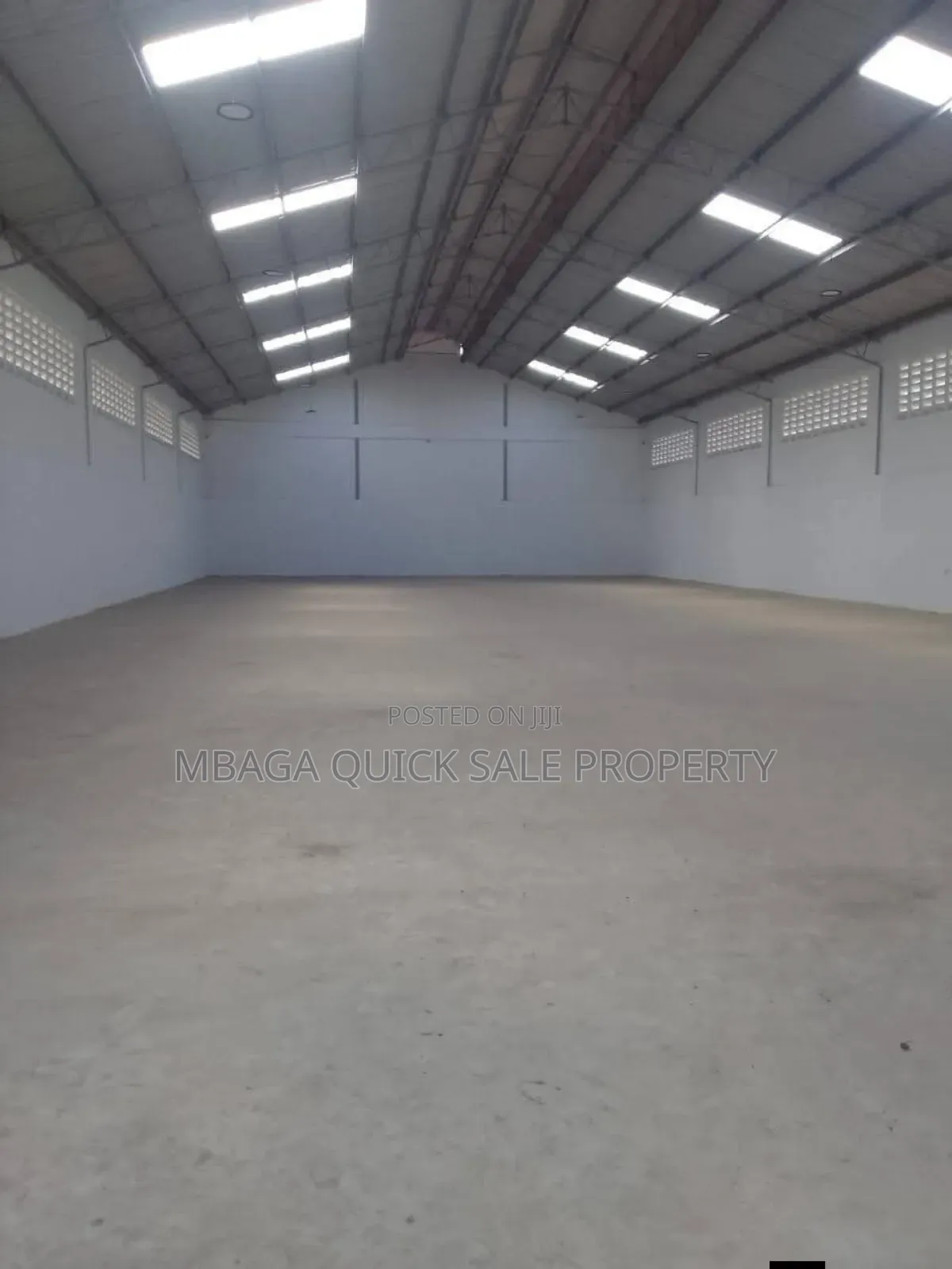 Godown With Office Space Area SQM 1000 for Rent at Jet Airport