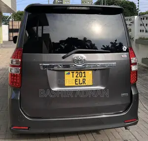 Toyota Noah 2.0 143hp FWD (7 Seater) 2013 Gray