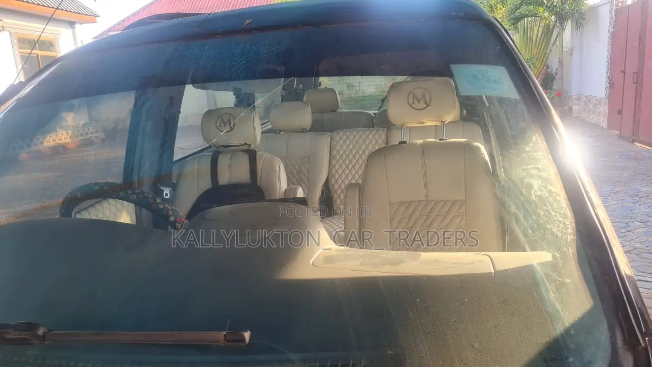 Toyota LiteAce Noah 2000 Black