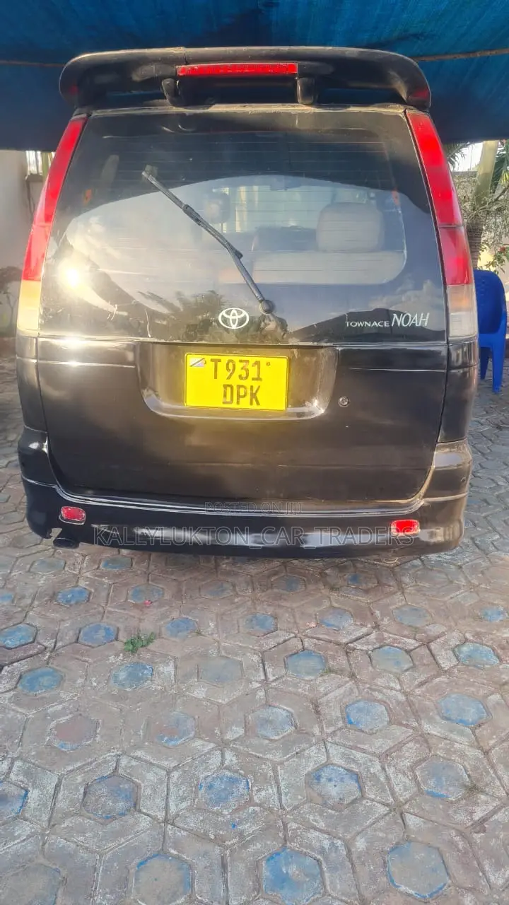 Toyota LiteAce Noah 2000 Black