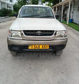 Toyota Hilux 2.5 Cab 2005 White