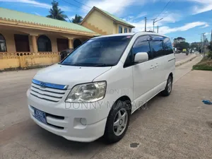 Toyota Noah 2005 White