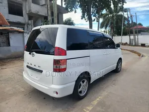 Toyota Noah 2005 White