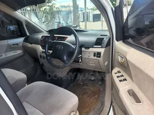 Toyota Noah 2005 White
