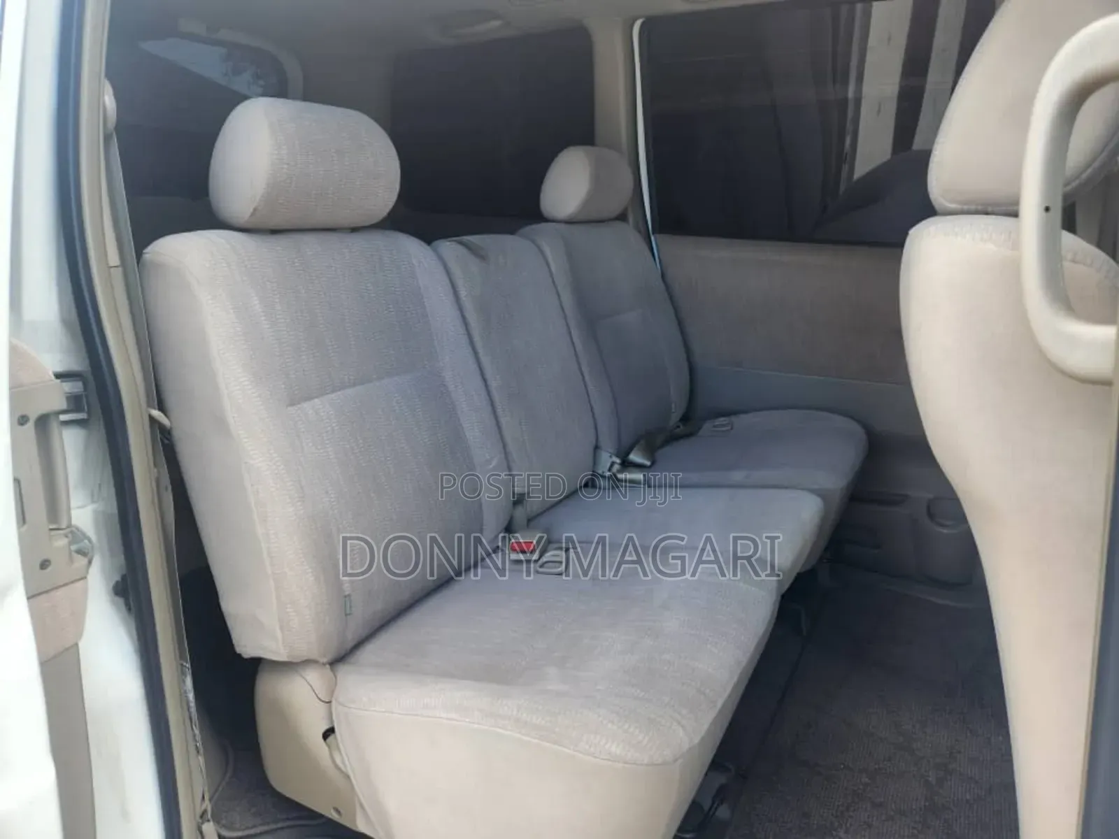 Toyota Noah 2005 White
