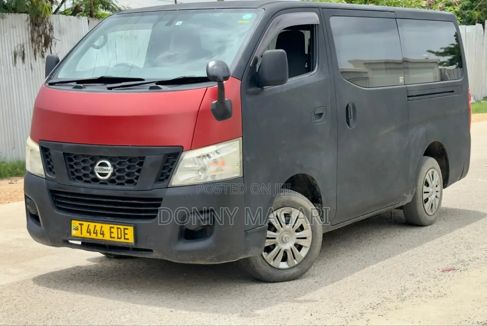 Nissan Caravan (Urvan) 2010 Black