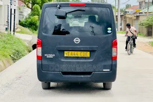 Nissan Caravan (Urvan) 2010 Black