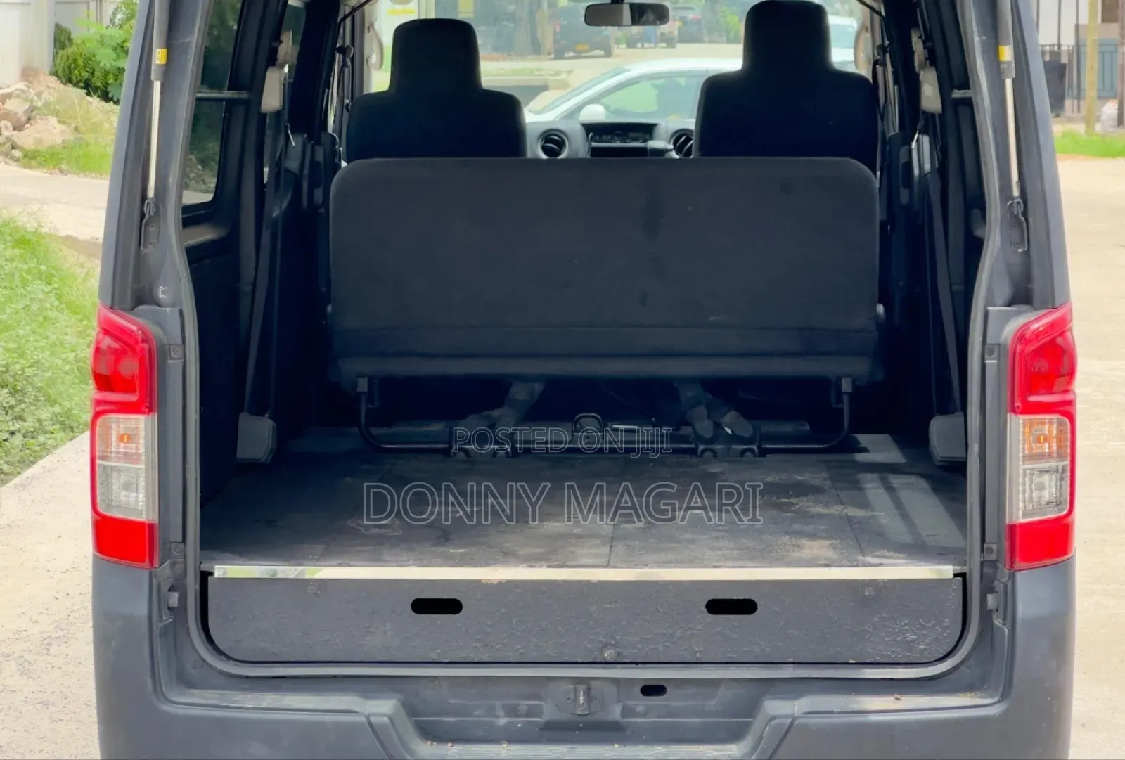Nissan Caravan (Urvan) 2010 Black