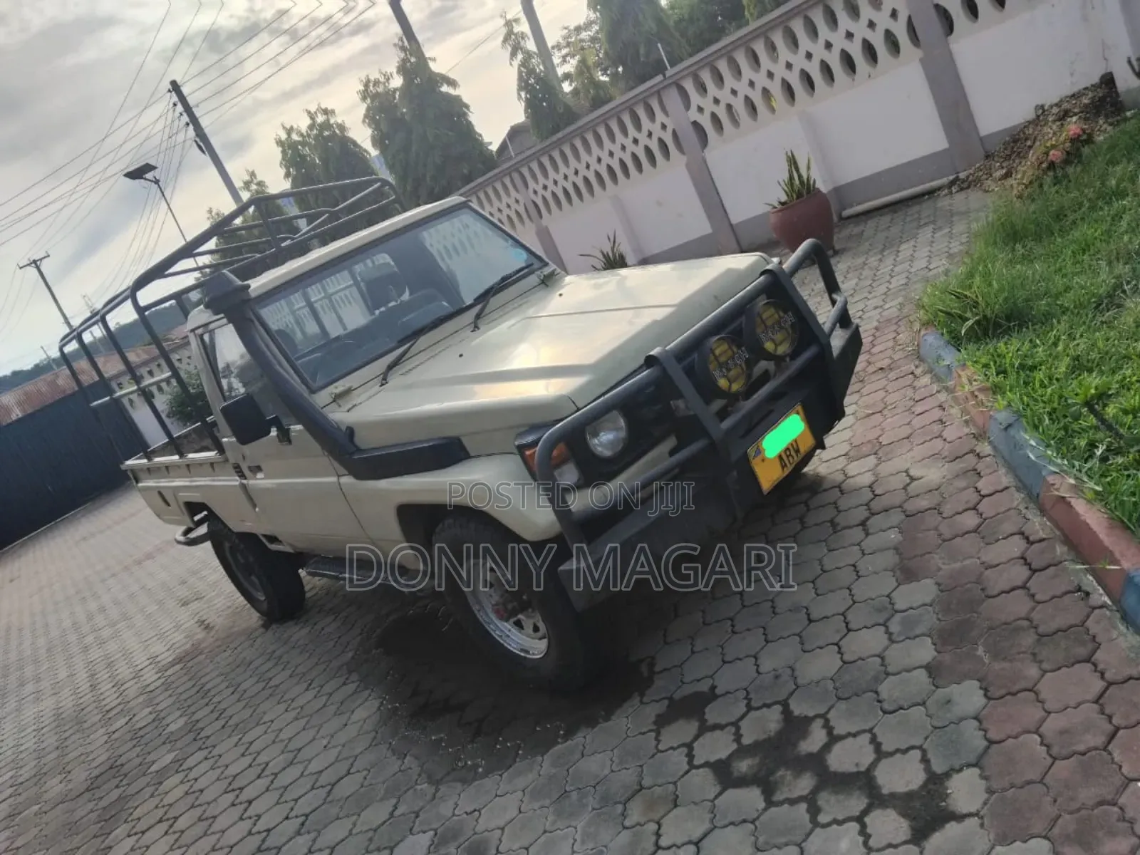 Toyota Land Cruiser 2017 Gold