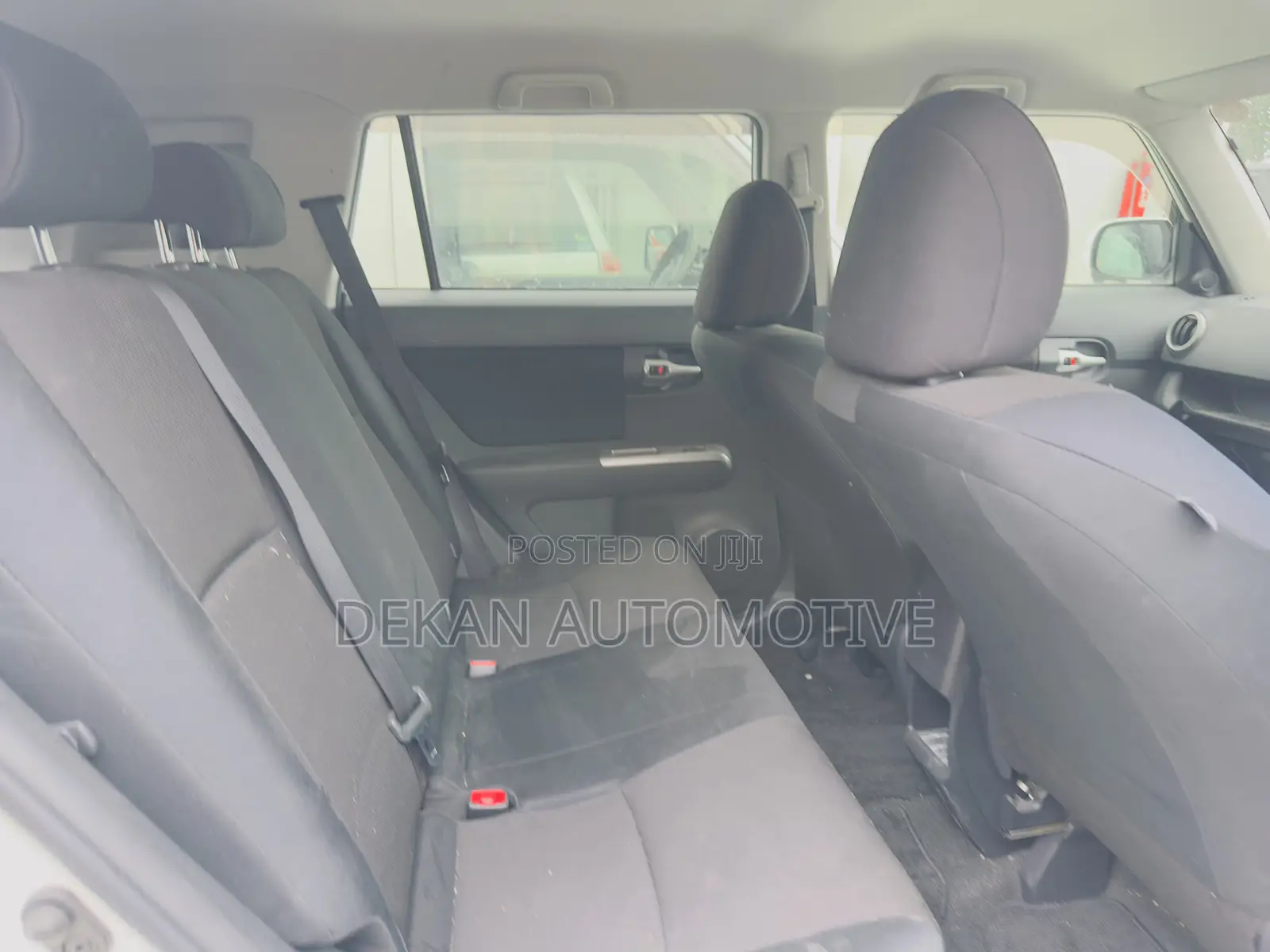 Toyota Corolla Rumion Hatchback 1.5 FWD 2012 White
