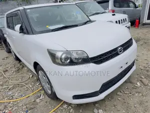 Toyota Corolla Rumion Hatchback 1.5 FWD 2012 White