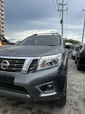 Nissan Navara 2017 Gray
