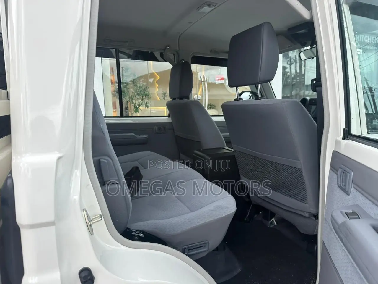 Toyota Land Cruiser 79 Series 2025 Pearl