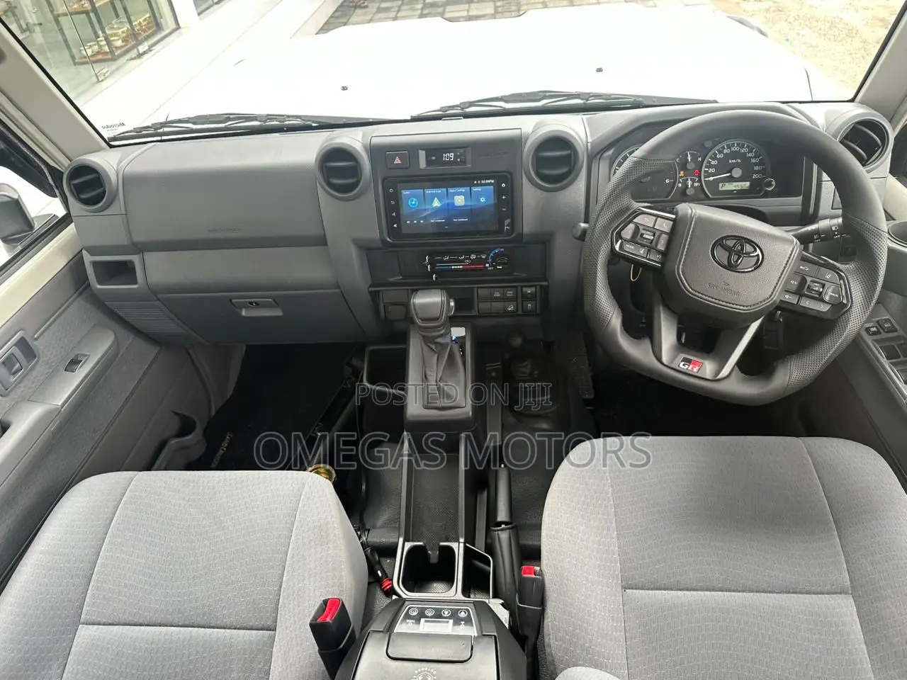 Toyota Land Cruiser 79 Series 2025 Pearl