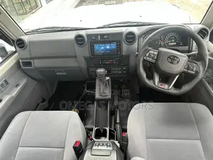 Toyota Land Cruiser 79 Series 2025 Pearl