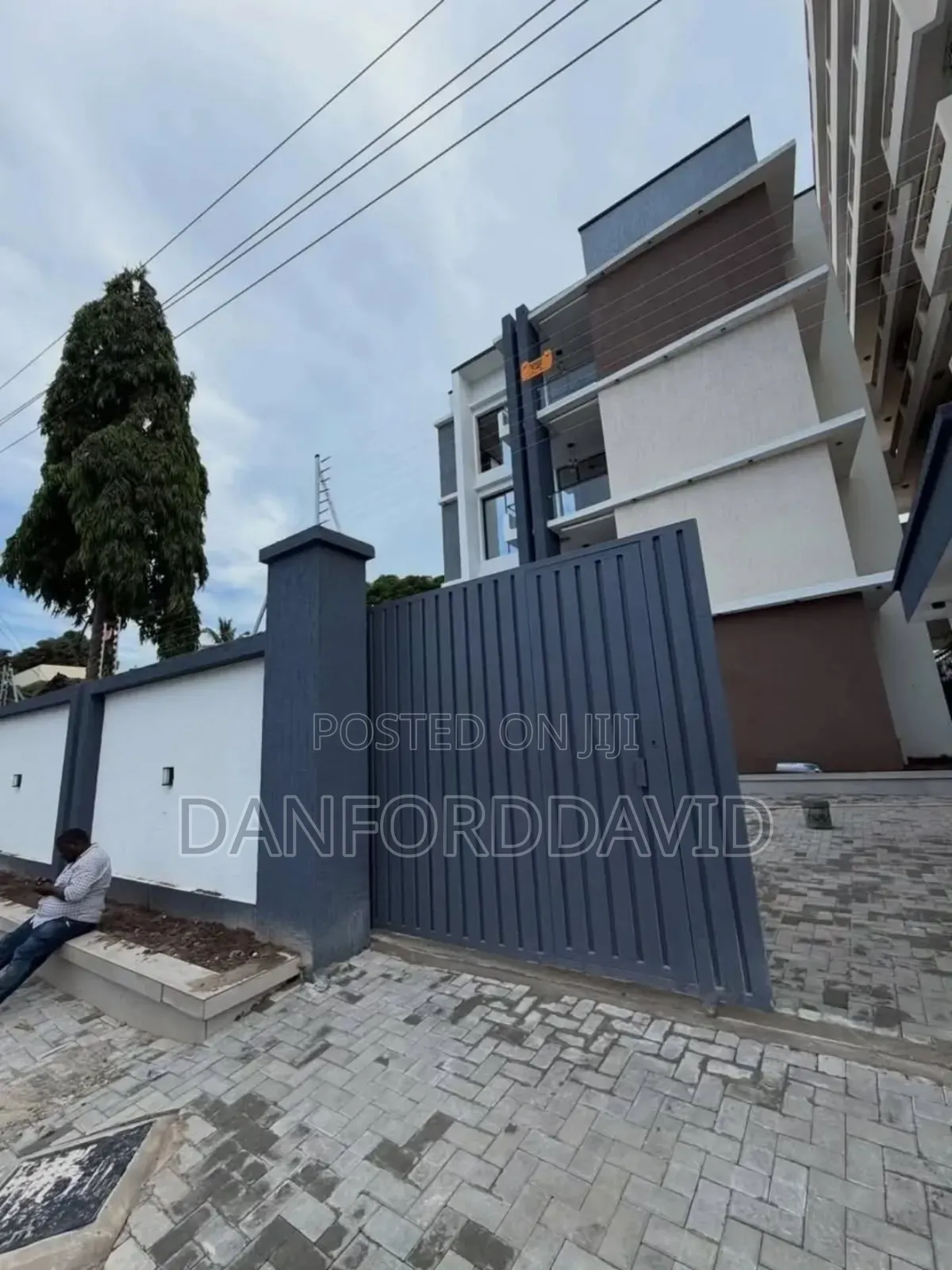 3bdrm Apartment in Kahwa Real Estate, Kijitonyama for rent