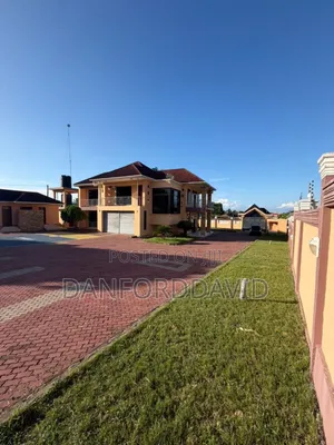6bdrm House in Kahwa Real Estate, Bunju for rent