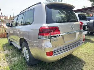 Toyota Land Cruiser 2012 Gold