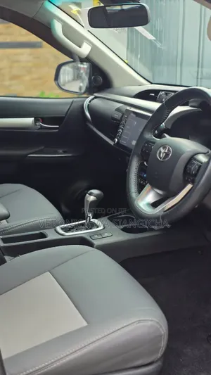 Toyota Hilux 2021 Gray
