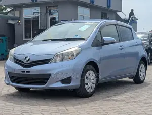 Toyota Vitz 1.3 AWD 5dr 2014 Blue