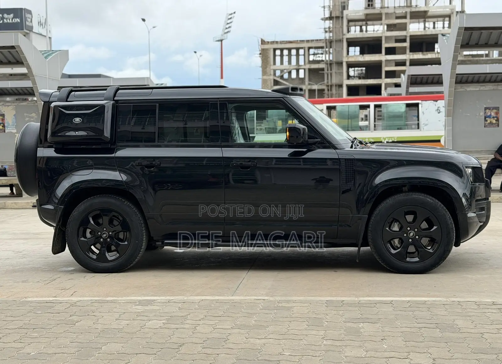 Land Rover Defender X-Dynamic SE 2023 Black