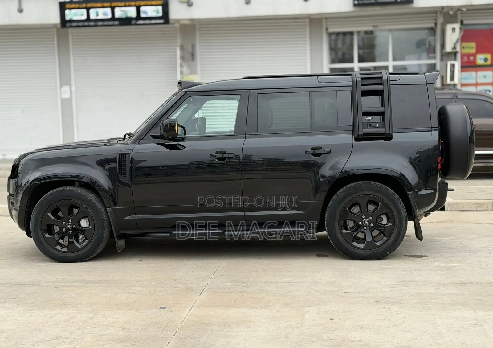 Land Rover Defender X-Dynamic SE 2023 Black