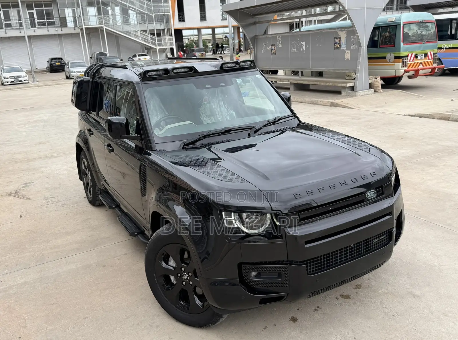 Land Rover Defender X-Dynamic SE 2023 Black