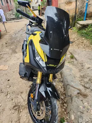Honda 2025 Yellow