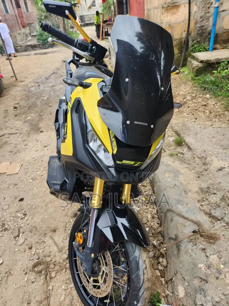 Honda 2025 Yellow