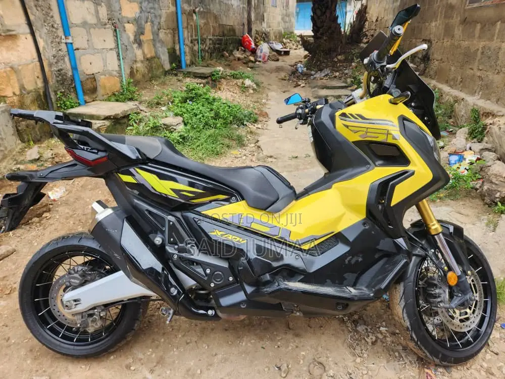 Honda 2025 Yellow