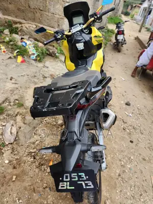 Honda 2025 Yellow