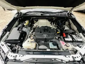 Toyota Hilux 2024 White