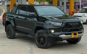 Toyota Hilux 2024 Black