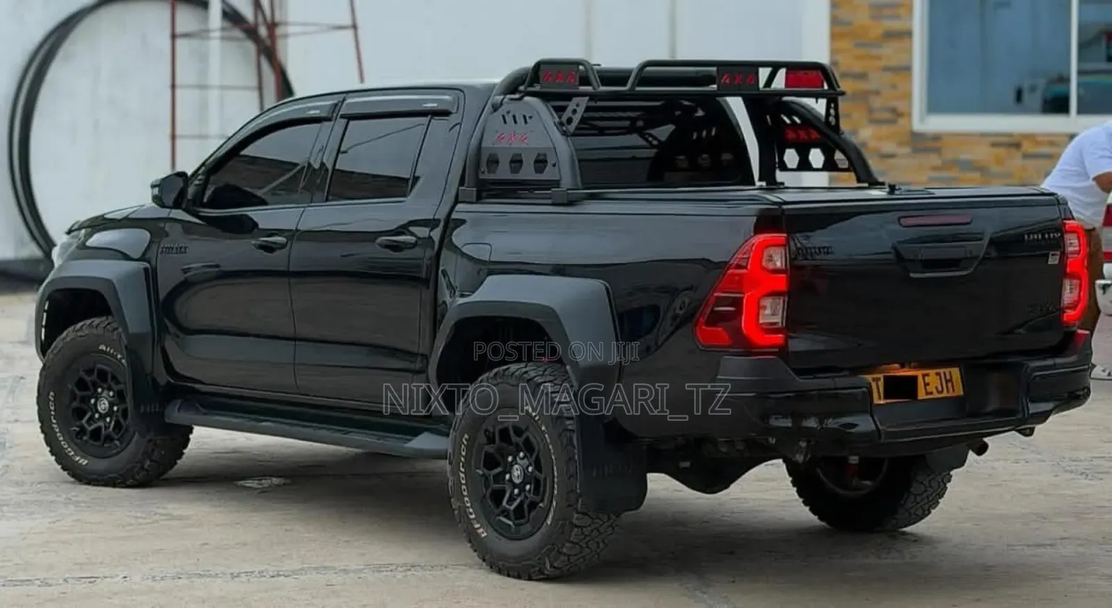 Toyota Hilux 2024 Black