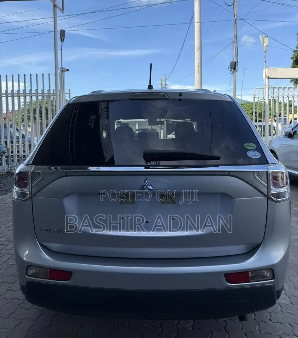 Mitsubishi Outlander 2013 Silver