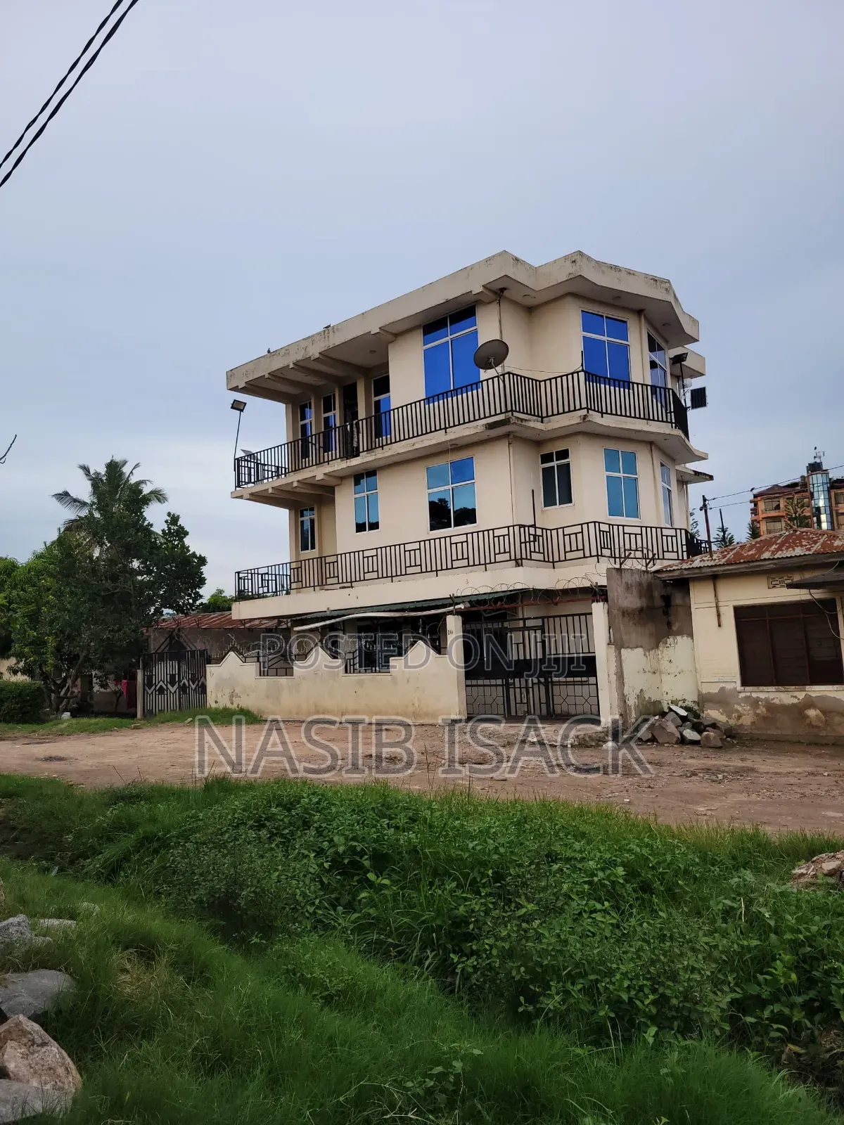 Furnished 8bdrm Apartment in Buswelu for sale